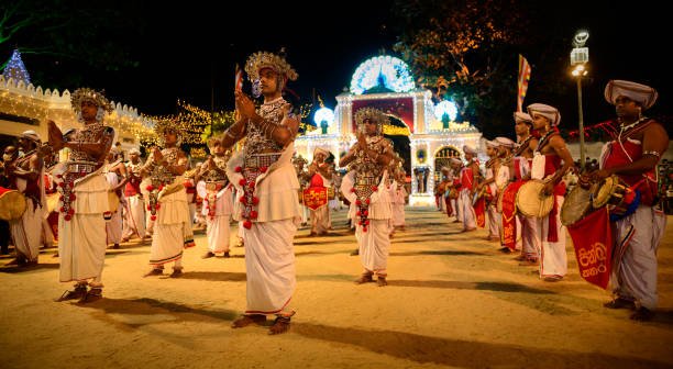 kandy perahera dancing